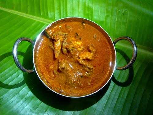 Naatu Kozhi Kuzhambu (Country Chicken Curry) Recipe Using Manakka Masala